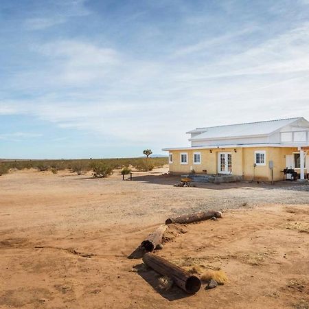 The Farmhouse Retreat: 5 Acres, Hot Tub, Sleeps 10, Ac Villa Joshua Tree Exterior photo