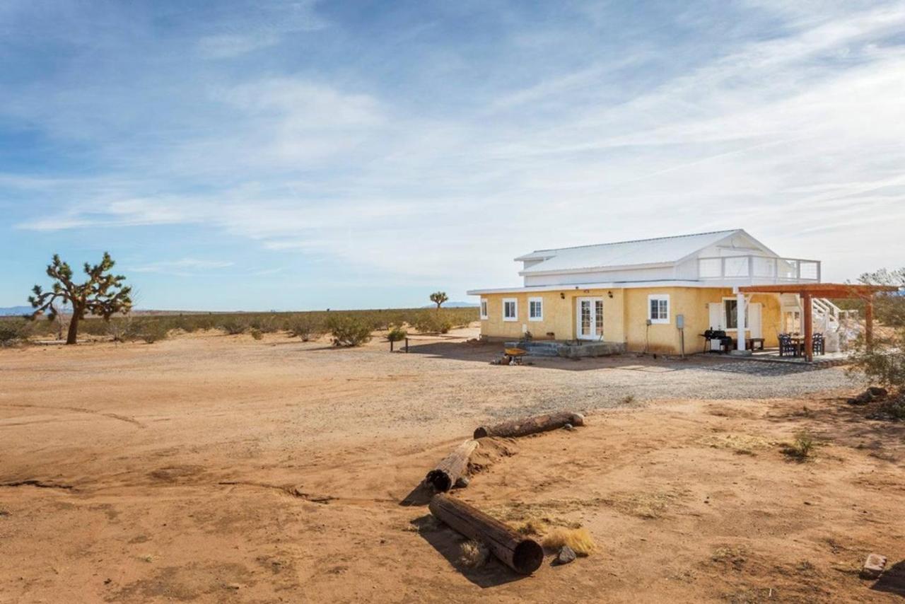 The Farmhouse Retreat: 5 Acres, Hot Tub, Sleeps 10, Ac Villa Joshua Tree Exterior photo