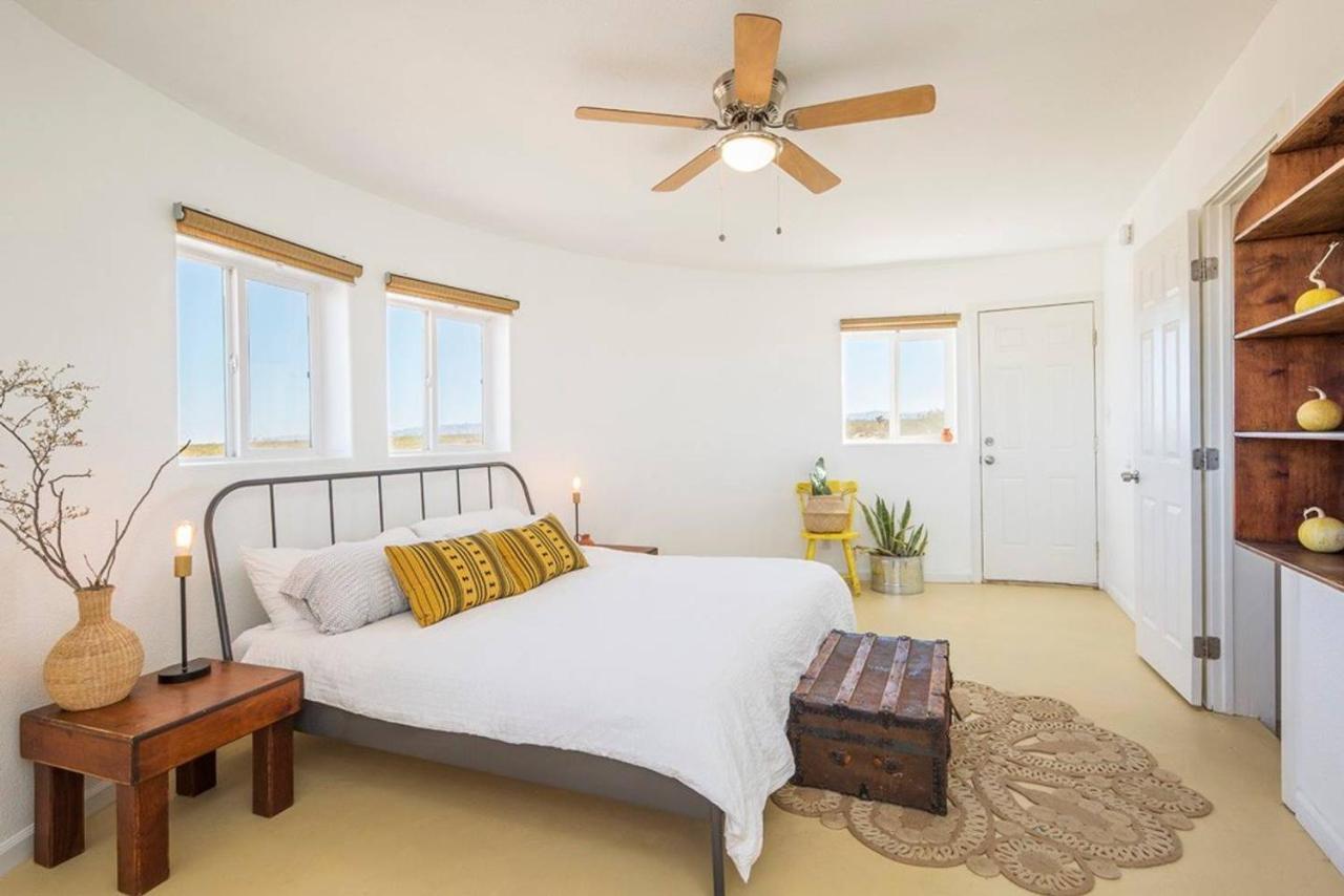 The Farmhouse Retreat: 5 Acres, Hot Tub, Sleeps 10, Ac Villa Joshua Tree Exterior photo