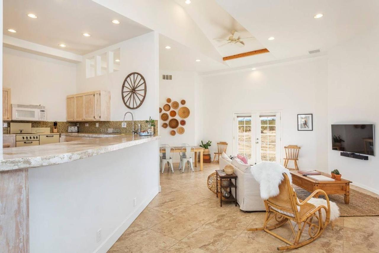 The Farmhouse Retreat: 5 Acres, Hot Tub, Sleeps 10, Ac Villa Joshua Tree Exterior photo