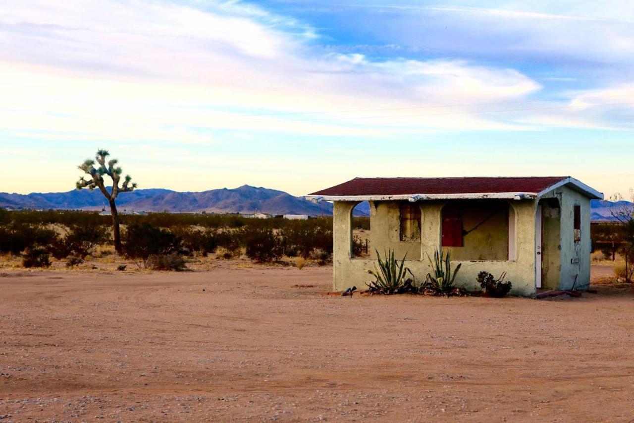 The Farmhouse Retreat: 5 Acres, Hot Tub, Sleeps 10, Ac Villa Joshua Tree Exterior photo
