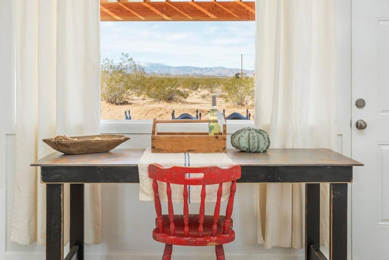 The Farmhouse Retreat: 5 Acres, Hot Tub, Sleeps 10, Ac Villa Joshua Tree Exterior photo