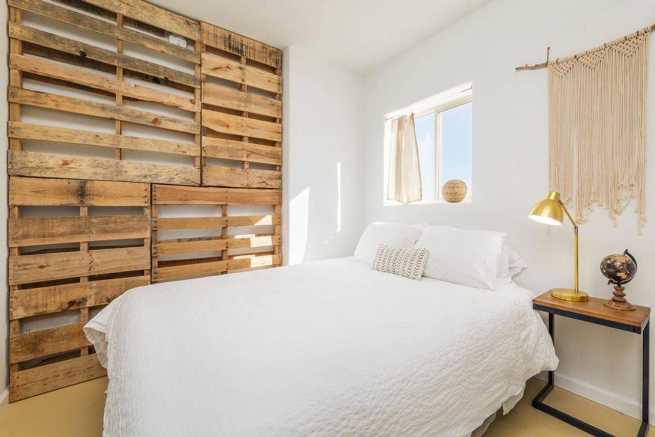 The Farmhouse Retreat: 5 Acres, Hot Tub, Sleeps 10, Ac Villa Joshua Tree Exterior photo