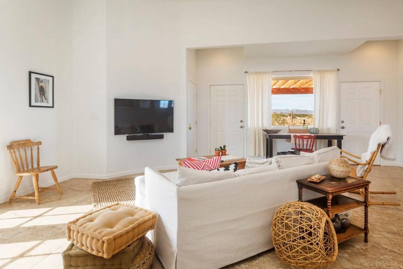 The Farmhouse Retreat: 5 Acres, Hot Tub, Sleeps 10, Ac Villa Joshua Tree Exterior photo